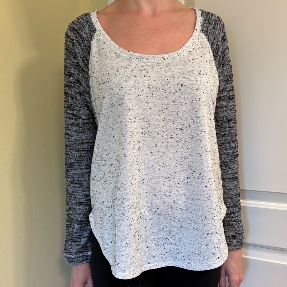 Jessica Simpson Baseball Tee T-shirt Women's Gray & White Long Sleeve Top Medium